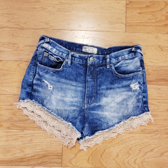 Free People High Rise Lace Hem Shorts 28 - Picture 7 of 7